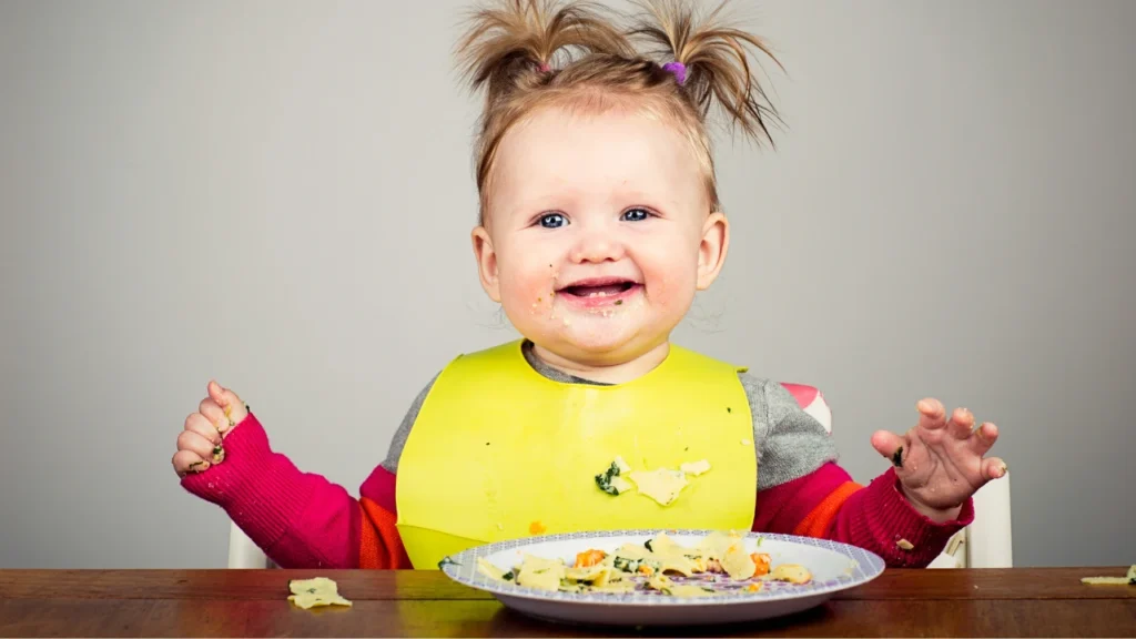 Alimentação adequada para um bebê de 9 meses Bebê de 9 meses: descubra os marcos e cuidados essenciais