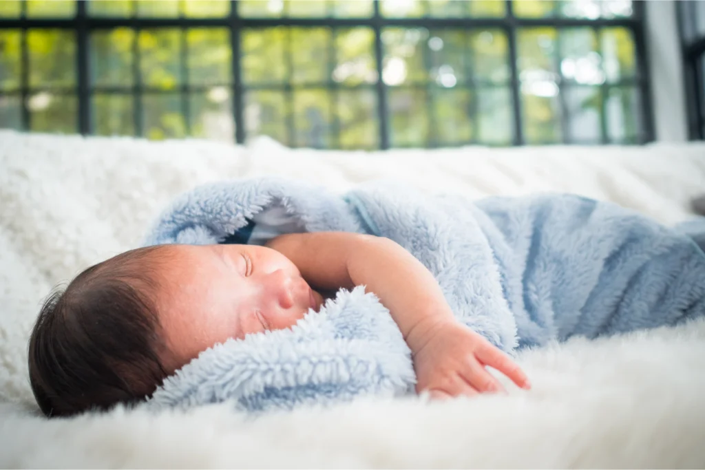 Bebê de 1 mês dormindo