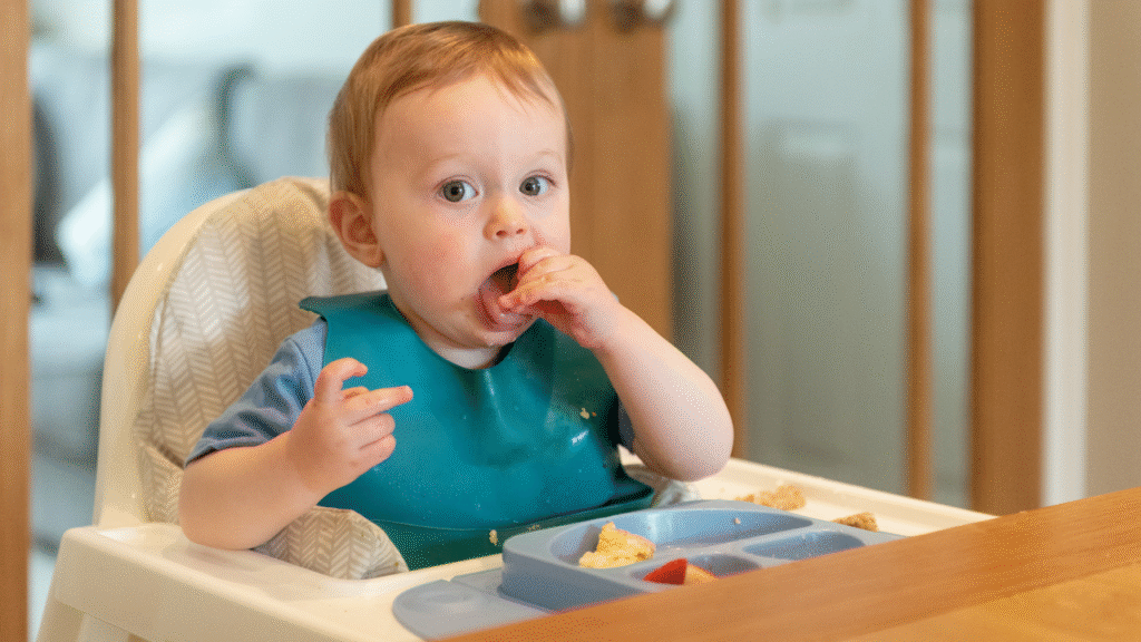 Alimentação ideal para um bebê de 10 meses Bebê de 10 meses: descubra os marcos incríveis dessa fase