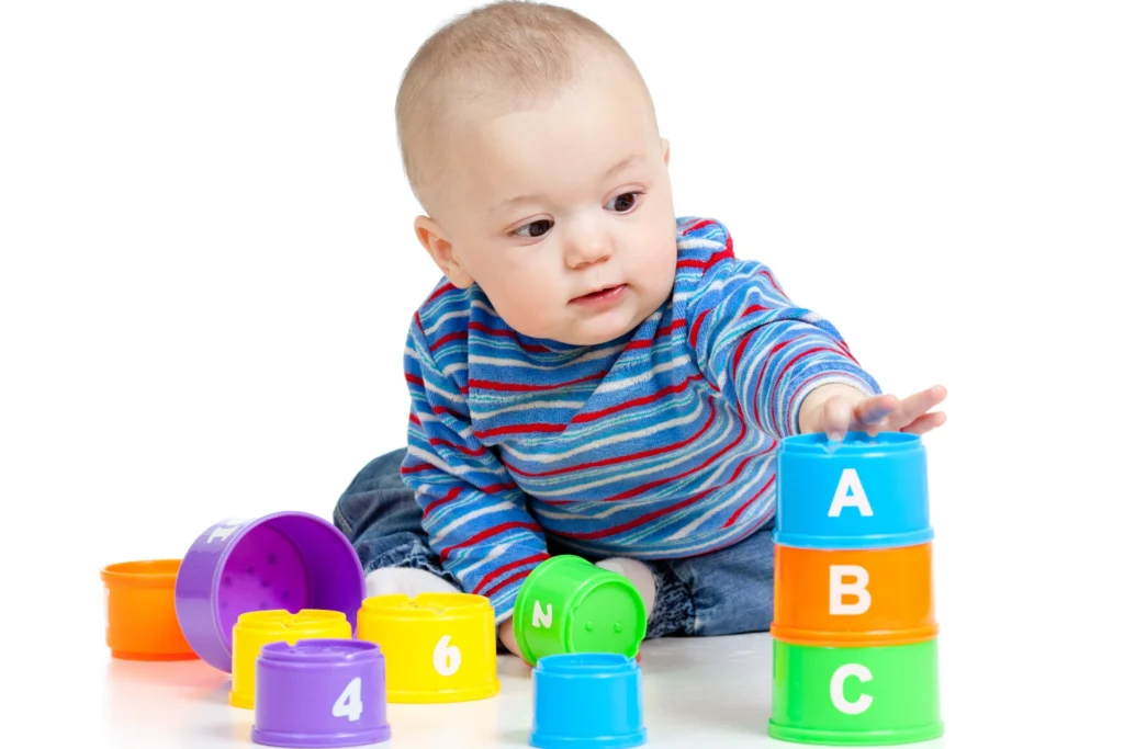 Com quantos meses o bebê começa a sentar?