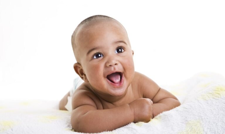 3 exercicios para ajudar o bebe a virar de cabeca para baixo e facilitar o desenvolvimento