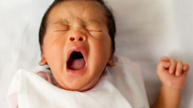 Sono do bebê: por que eles acordam tanto?