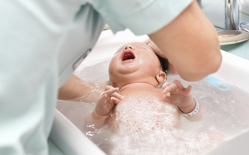 Primeiro Banho do Bebê: Passo a Passo e Dicas de Segurança