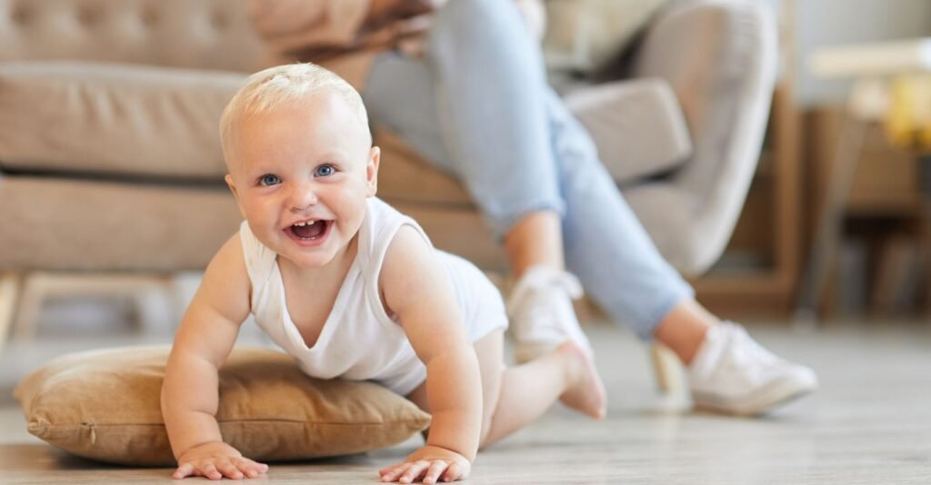 Como Ajudar o Bebê a Engatinhar e Andar