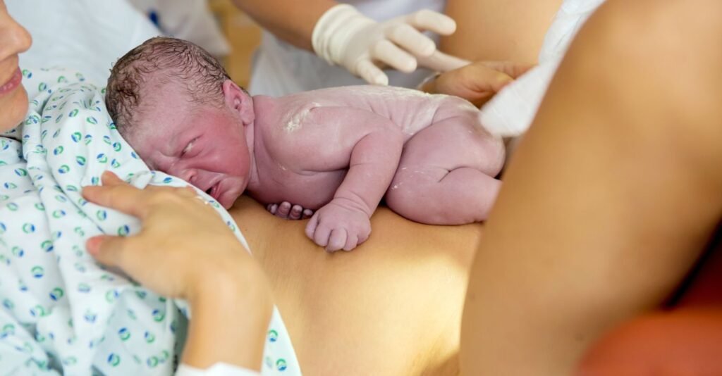 Dicas para realizar o contato pele a pele de forma segura A Importância do Contato Pele a Pele com o Bebê